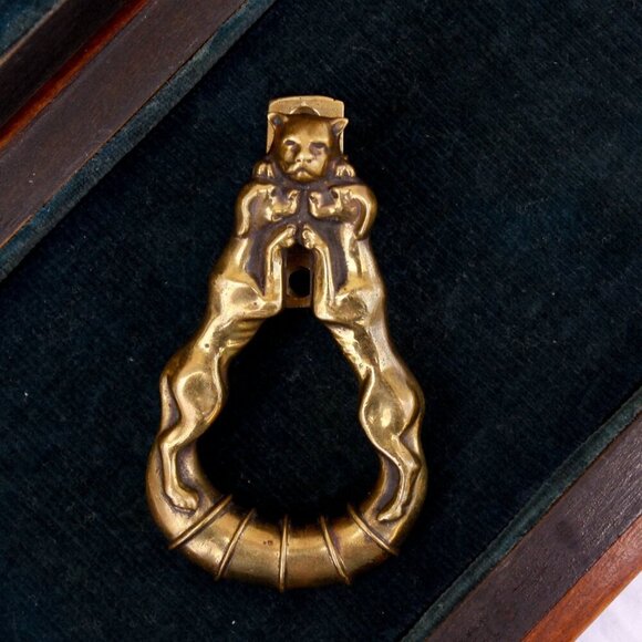 Vintage brass door knocker cat and dogs, brass hounds knocker, hunting dogs and - Picture 1 of 9